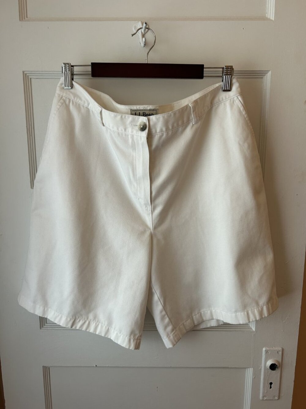 L.L.Bean Women's White Chino Shorts Curvy Fit Classic Style